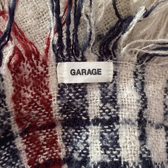 Garage Poncho - Picture 2 of 2